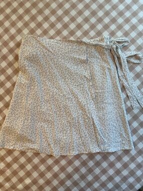 White Light Blue Floral Wrap Skirt - PacSun sz Small